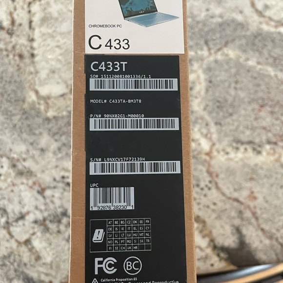 Asus 14 inch Chromebook Laptop - Picture 9 of 14